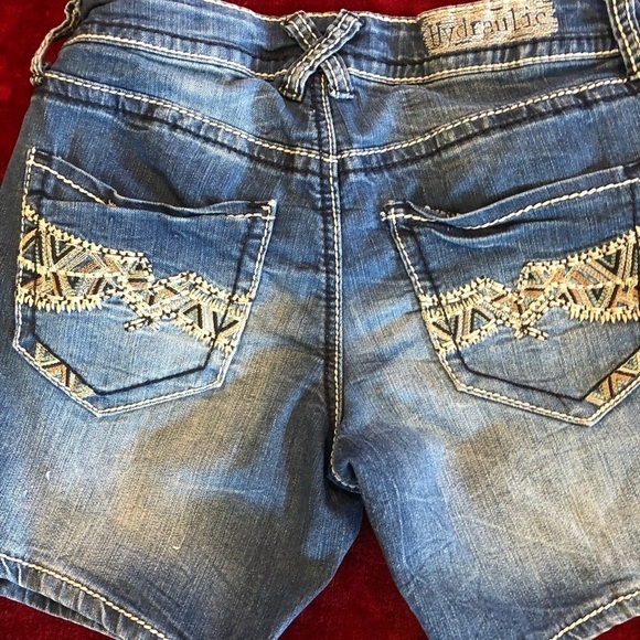 Hydraulic distressed shorts - Picture 4 of 7